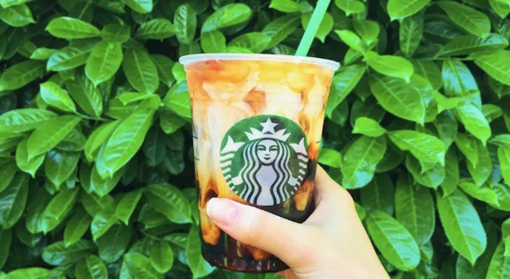Starbucks aumenta los precios de sus bebidas frías