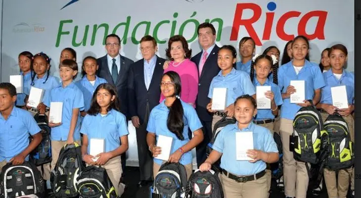 Andrés Navarro resalta responsabilidad social de empresarios con aportes a la educación