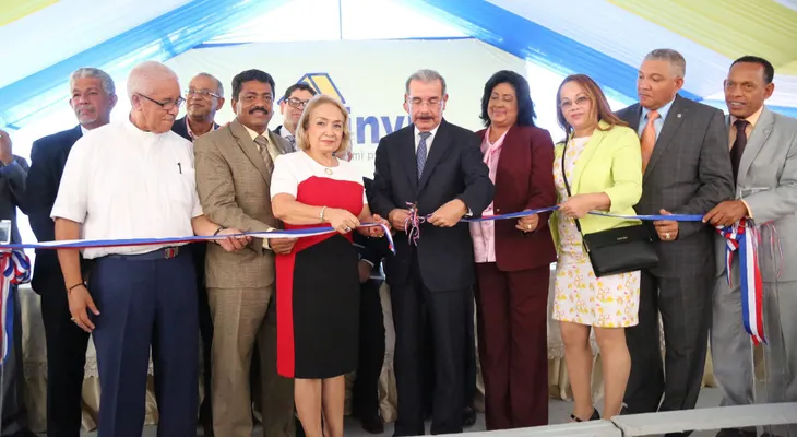 Presidente Medina inaugura primera parte del proyecto Azua II