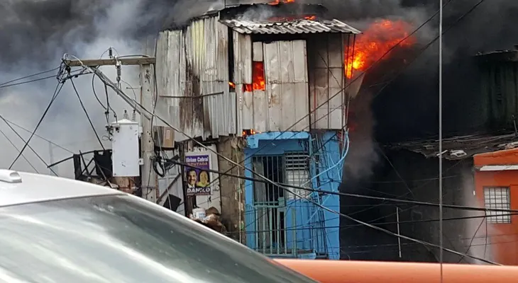 Un incendio consume casa en San Carlos