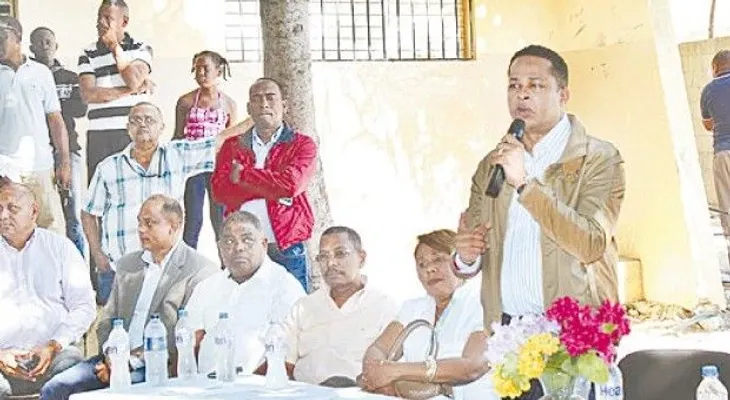 Gobierno repara entre 10 a 15 escuelas por mes