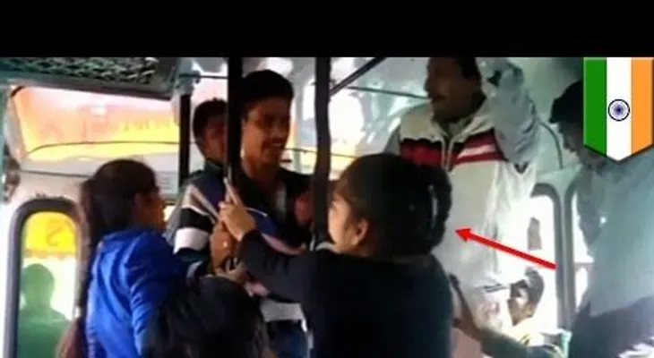 Dos hermanas se defienden de acosadores en un bus en Nueva Delhi