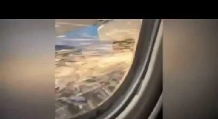 Video: Un ala de un avión comienza a arder en pleno vuelo