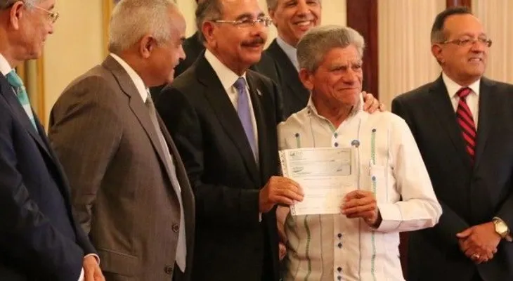 Danilo Medina entrega RD$200 millones a 40 organizaciones de pequeños productores
