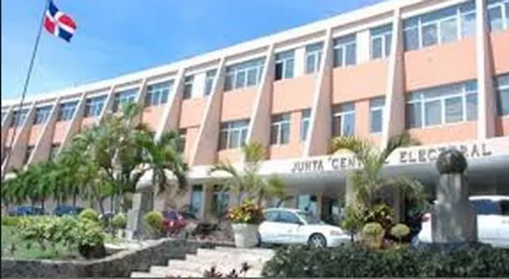 PRM deposita documentación oficial en la Junta Central Electoral.