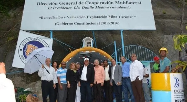 Digecoom entrega obras reacondicionadas en mina de larimar en Barahona
