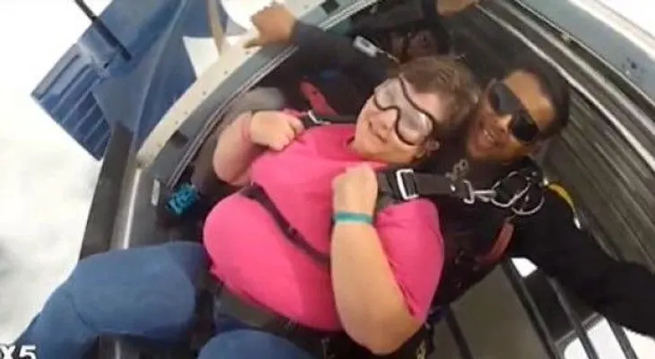 Mujer finge tener cáncer y recibe miles de dólares en donaciones