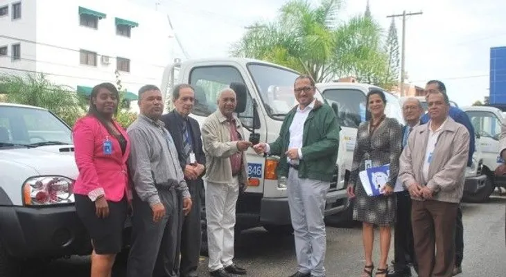 Inapa entrega 16 vehículos a provincias de Programa de Agua Potable y Saneamiento
