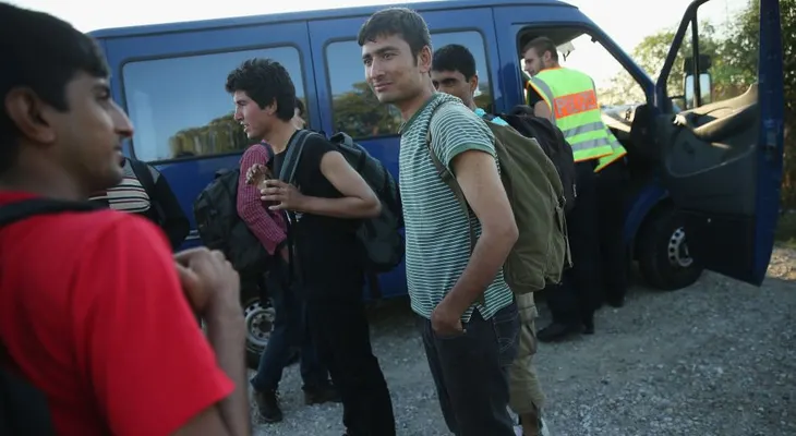 Austria encuentra 200 refugiados escondidos en vehículos