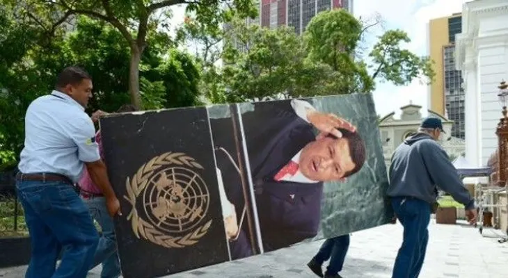 Venezuela: Retiran imágenes de Hugo Chávez de sede del Congreso