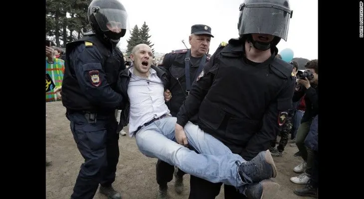 Condenan a 30 días de prisión a líder opositor ruso en medio de protestas en el país