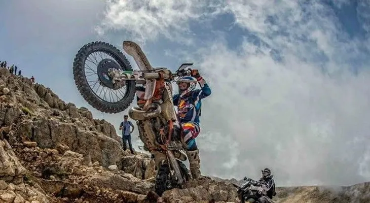 El "Machete Hard Enduro" va con 100 pilotos en montañas de RD