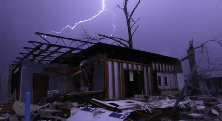 Tornado en Alabama prolonga ola de tormentas