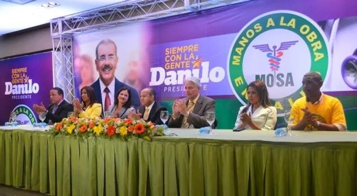 Profesionales de la salud manifiestan apoyo a Danilo Medina