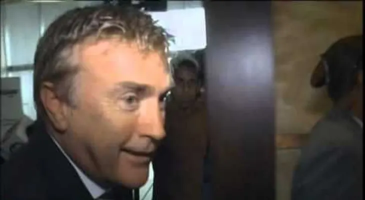  El embajador de EEEU "huye" de la prensa (VIDEO)