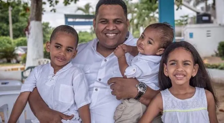 Muere hermano de El Boli; suspenden transmisión de Más Roberto