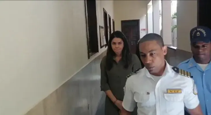 Aplazan para el jueves coerción contra funcionaria acusada de agredir a expareja