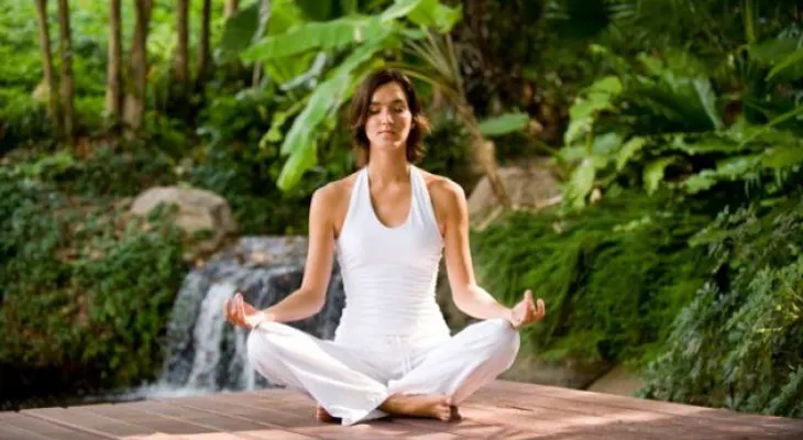6 formas con las que la meditación te hace ver mejor