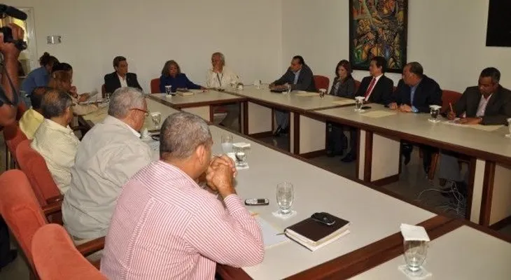 Convoca para el 13 de mayo reunión para discusiónalza salarial