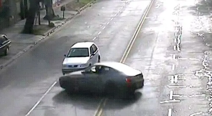 Video: espectacular accidente de un auto en una prueba de velocidad