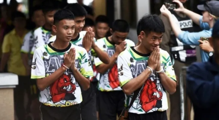 Niños atrapados en la cueva en Tailandia harán un retiro espiritual