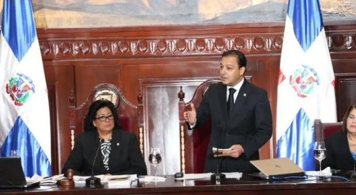 Asambleistas debaten restablecer o no la reelección