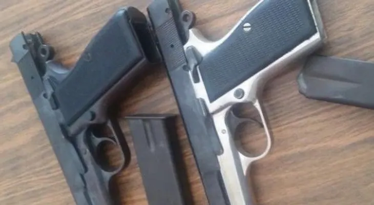 Policía mata a dos hombres que alegadamente lo enfrentaron