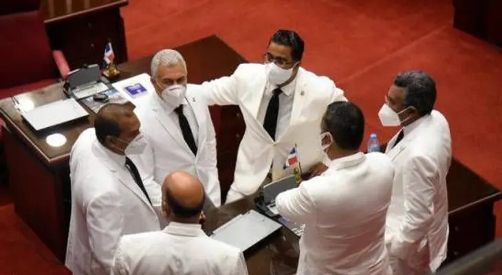 Senadores Félix Bautista y Dionis Sánchez renuncian del PLD y pasan a la FP; también cinco diputados