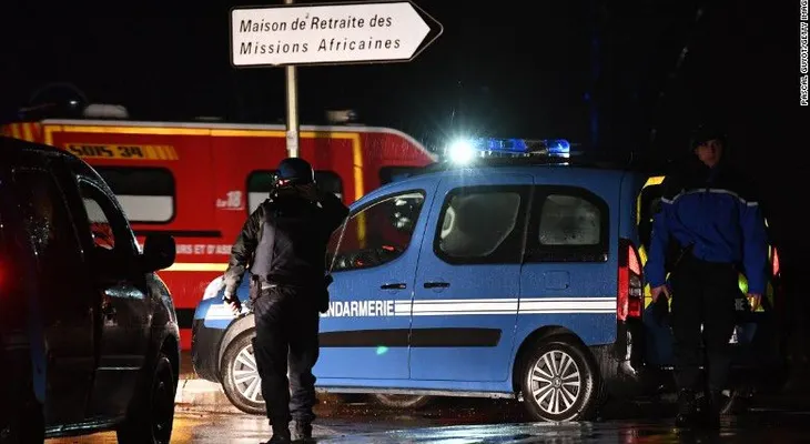 Francia: buscan al atacante que irrumpió en una casa de retiro de monjes