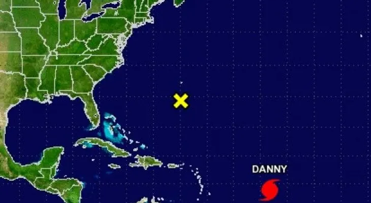 Huracán Danny no se detiene y sube a categoría 3; sus vientos de 185 km por hora