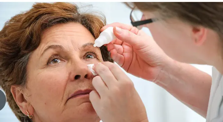 Gotas podrían retrasar el uso de lentes en adultos