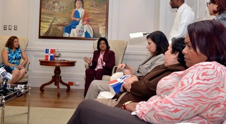 Lizardo recibe a varias diputadas Parlacen; dispuesta apoyar iniciativas en favor de la mujer