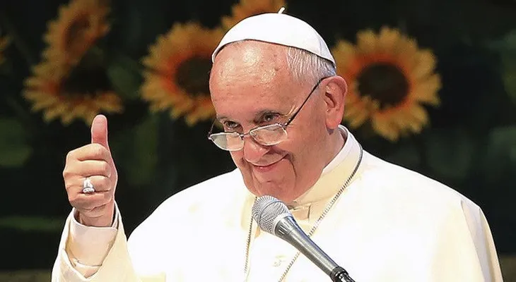 Foto del papa Francisco con postura de rapero invade redes sociales 