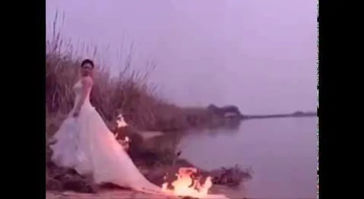 El deseo de una novia por obtener la mejor fotografía casi termina en tragedia