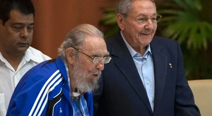 Fidel Castro exhorta a comunistas a seguir su legado