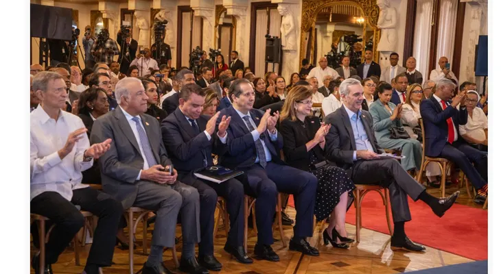 Abinader presenta avances en salud mental y línea 811 gratuita