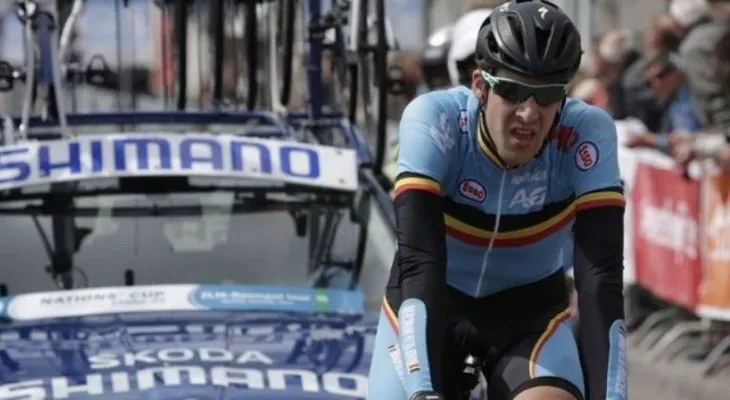 Muere ciclista tras sufrir ataque al corazón en medio de una carrera en Francia