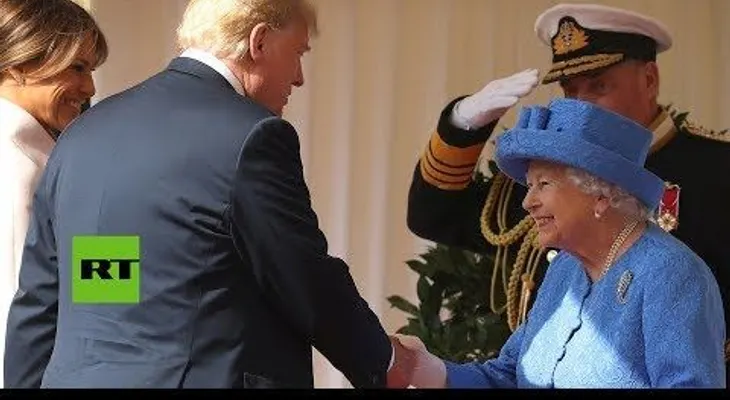 Momento incómodo: Trump rompe el protocolo y confunde a la reina Isabel II (VIDEO)