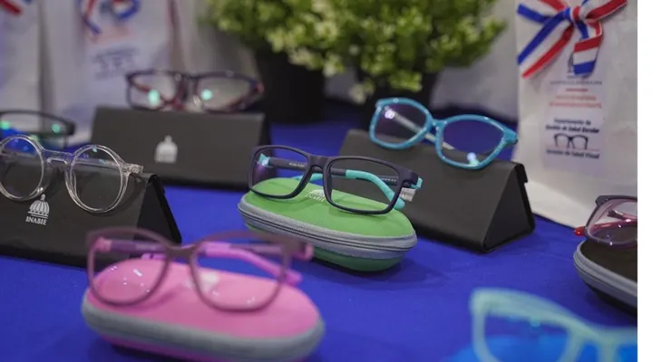 INABIE entrega más de 4,700 lentes y realiza 20 cirugías