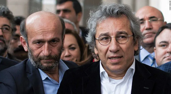 Arrestan en Turquía a dos periodistas por cargos de espionaje