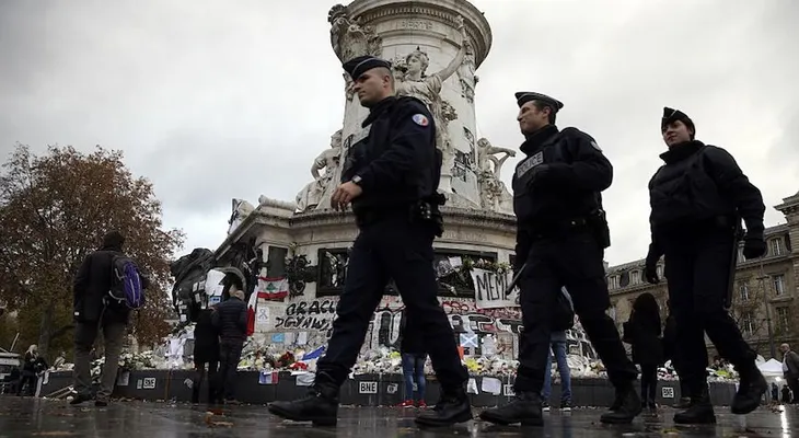 Francia lleva a cabo nuevas redadas y más ataques en Raqqa