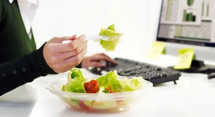 Trucos para que puedas comer sano en el trabajo