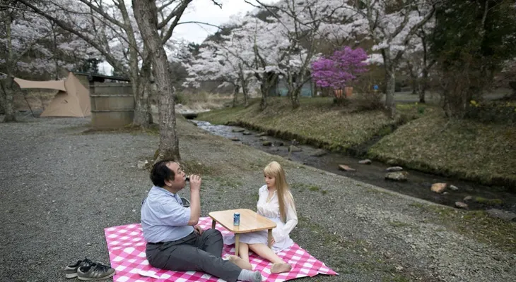 Cada vez más hombres en Japón dejan a sus mujeres por costosas muñecas de silicona
