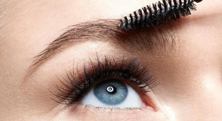 Conoce la tendencia para rellenar tus cejas, ¡con jabón! 