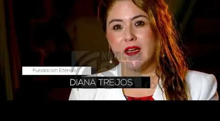 Joven diseña ropa con materiales orgánicos y reciclados 