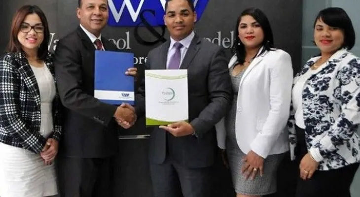 Firma de juristas asume compromiso Pro Bono