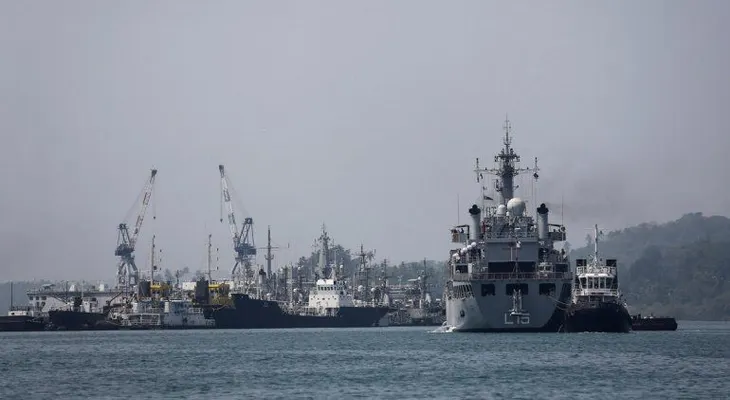 China envía más navíos para ayudar a Australia en la búsqueda