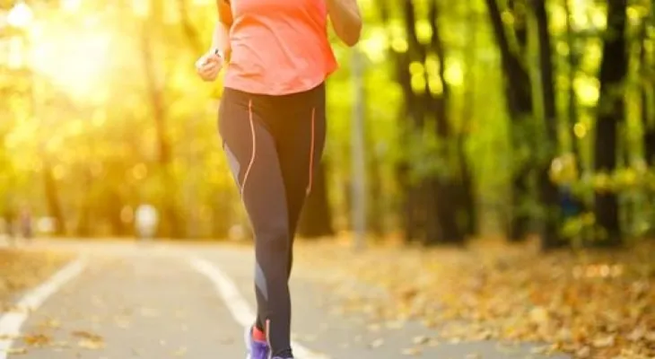 5 ejercicios que ayudan a aliviar el dolor de rodilla