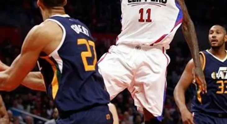 Clippers aseguran pase a los playoffs con victoria ante Utah 