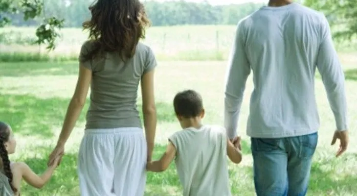 Pasear en grupo reduce el riesgo de depresión, y enfermedad cardiaca